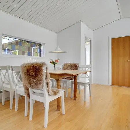 2 Bedroom Beautiful In בית נופש *