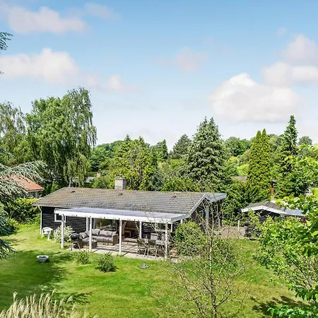 Semesterbostad 2 Bedroom Beautiful In
