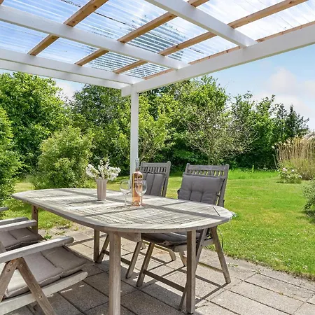 2 Bedroom Beautiful In Semesterbostad