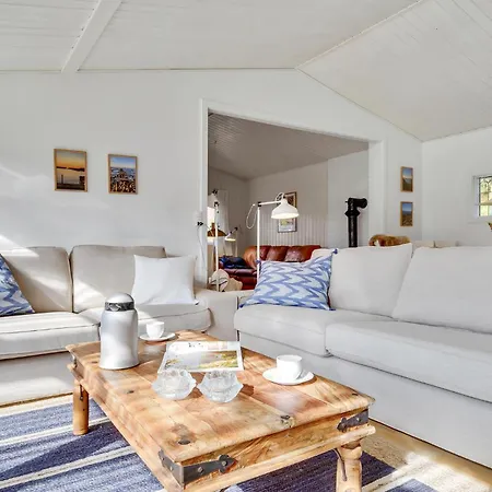 Semesterbostad 2 Bedroom Beautiful In *
